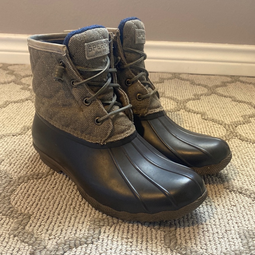 Women’s Sperry boots, in excellent condition.
